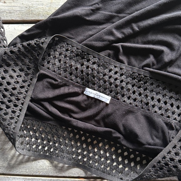 Elegant Black Off-Shoulder Top - Picture 3 of 7